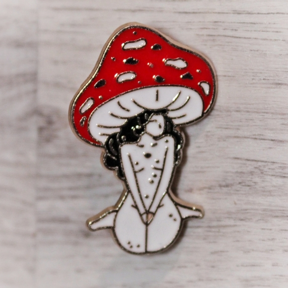 Red toadstool fairy core mushroom girl enamel pin - Picture 4 of 7